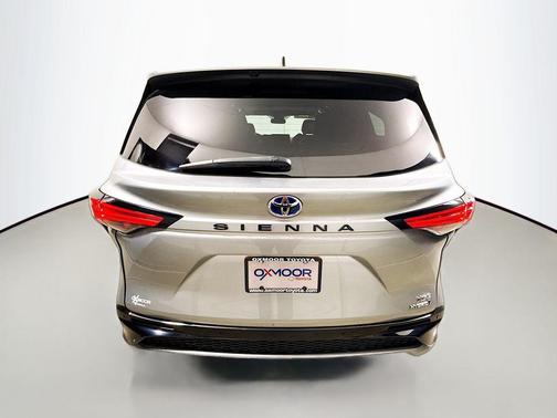 2021 Toyota Sienna XSE 7 Passenger