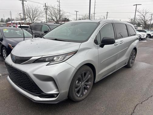 2021 Toyota Sienna XSE 7 Passenger