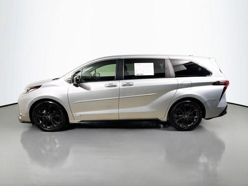 2021 Toyota Sienna XSE 7 Passenger