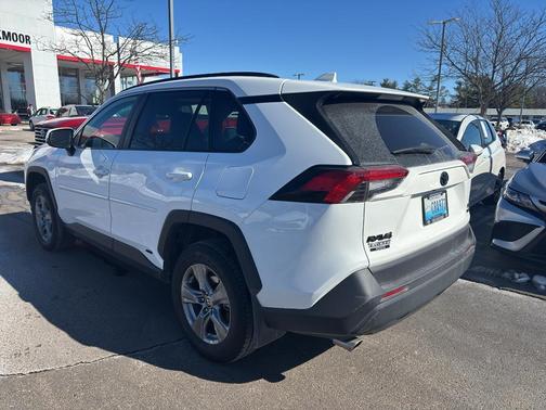 2022 Toyota RAV4 Hybrid XLE