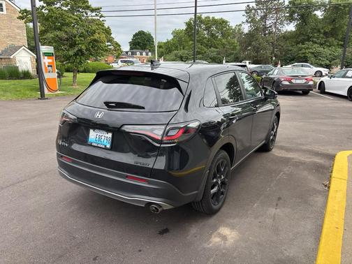 Crystal Black Pearl 2023 Honda HR-V AWD Sport