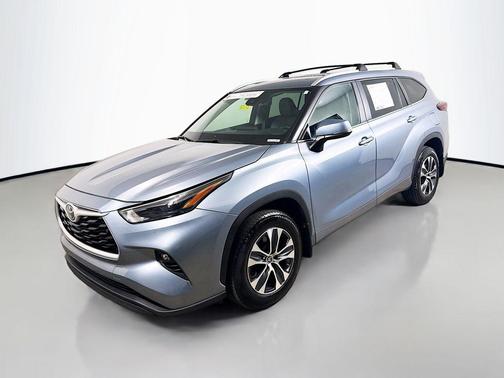 Moon Dust 2024 Toyota Highlander XLE