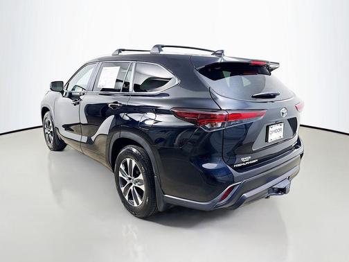 Midnight Black Metallic 2024 Toyota Highlander XLE