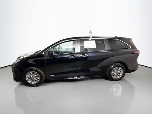 2021 Toyota Sienna XLE 7 Passenger