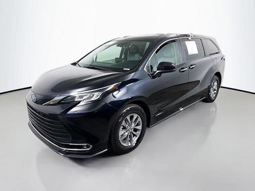 2021 Toyota Sienna XLE 7 Passenger