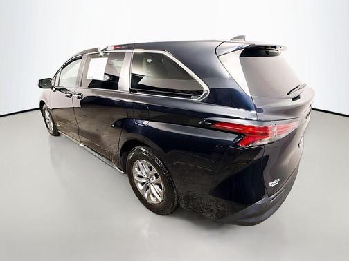 2021 Toyota Sienna XLE 7 Passenger