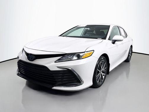 2023 Toyota Camry Hybrid XLE