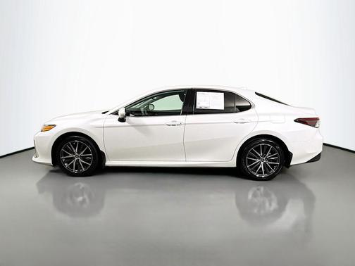 2023 Toyota Camry Hybrid XLE