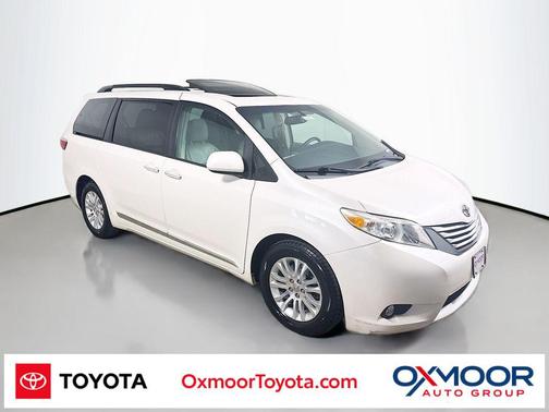 2017 Toyota Sienna XLE