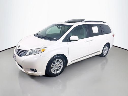 2017 Toyota Sienna XLE