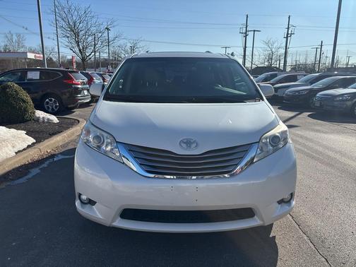 2017 Toyota Sienna XLE