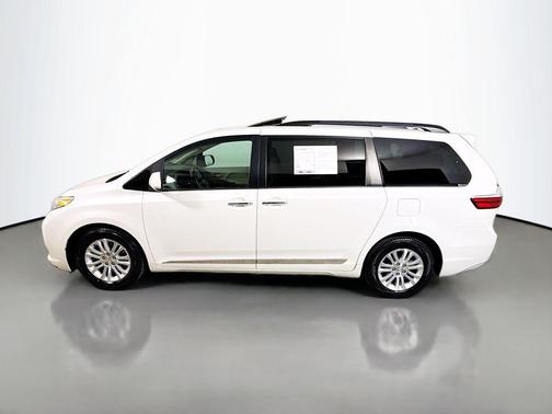 2017 Toyota Sienna XLE