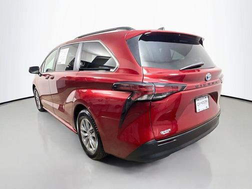 Ruby Flare Pearl 2021 Toyota Sienna XLE 7 Passenger