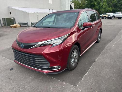 Ruby Flare Pearl 2021 Toyota Sienna XLE 7 Passenger