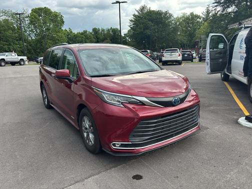 Ruby Flare Pearl 2021 Toyota Sienna XLE 7 Passenger