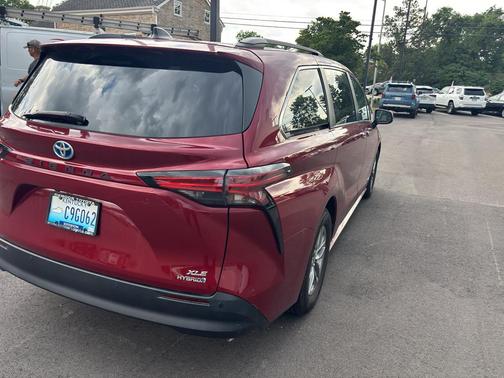 Ruby Flare Pearl 2021 Toyota Sienna XLE 7 Passenger