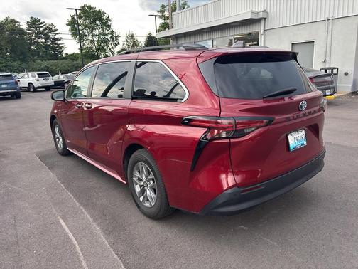 Ruby Flare Pearl 2021 Toyota Sienna XLE 7 Passenger