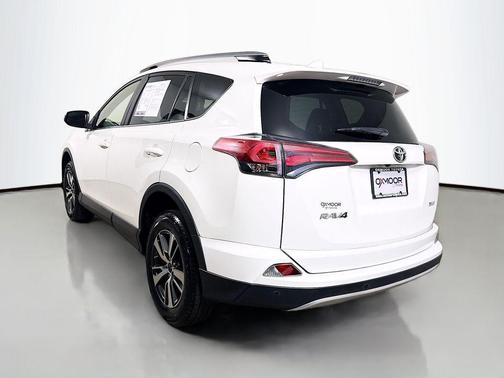 Super White 2018 Toyota RAV4 XLE