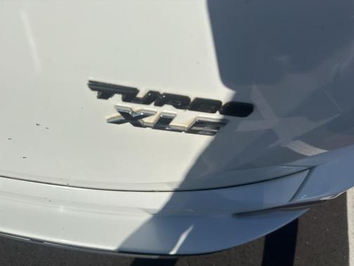 Super White 2018 Toyota RAV4 XLE