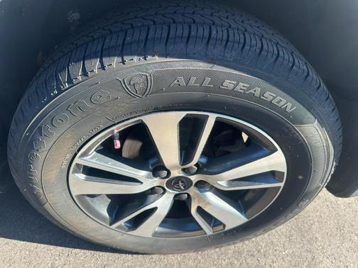 Super White 2018 Toyota RAV4 XLE