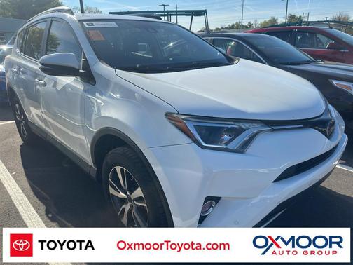 Super White 2018 Toyota RAV4 XLE
