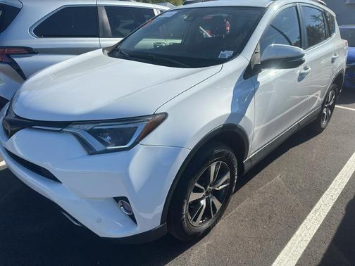 Super White 2018 Toyota RAV4 XLE
