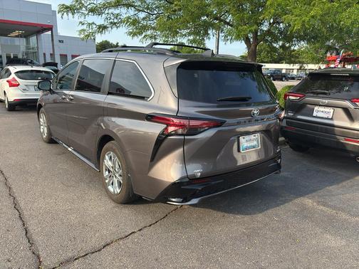 2022 Toyota Sienna XSE 7 Passenger