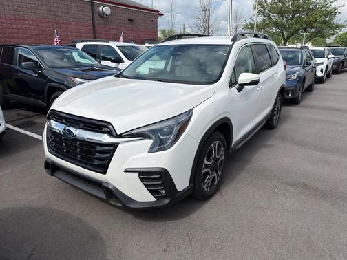Crystal White Pearl 2023 Subaru Ascent Limited 7-Passenger