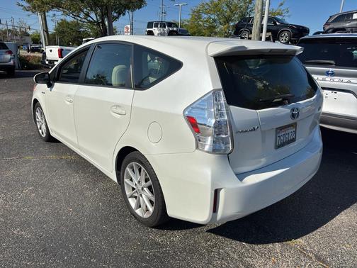 2014 Toyota Prius v Five