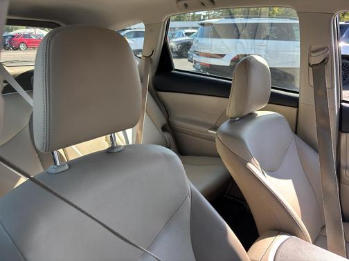 2014 Toyota Prius v Five