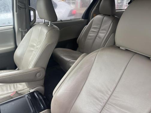 2012 Toyota Sienna XLE