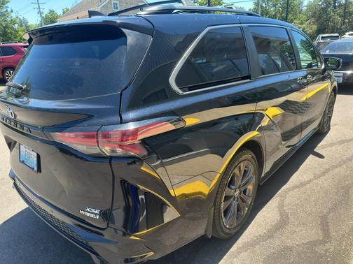 Midnight Black Metallic 2022 Toyota Sienna XSE 7 Passenger