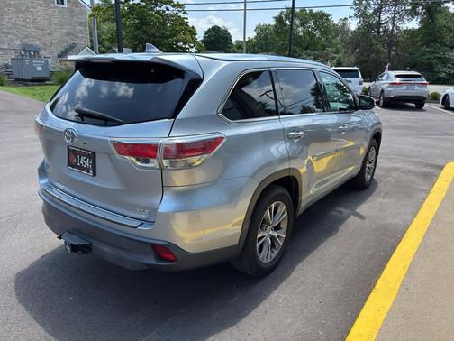 Silver Sky Metallic 2014 Toyota Highlander XLE