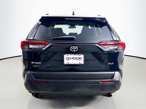 Midnight Black Metallic 2019 Toyota RAV4 XLE