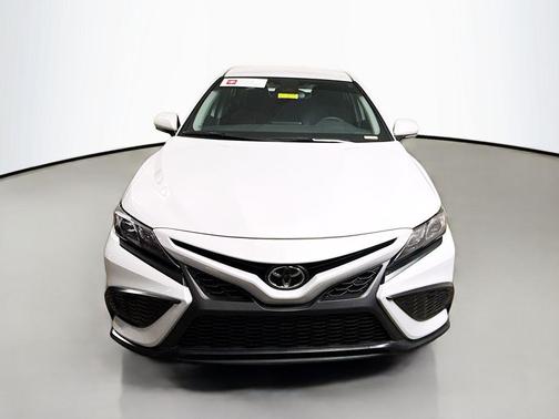 Ice Edge 2023 Toyota Camry SE