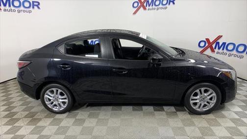 Stealth 2018 Toyota Yaris iA Base