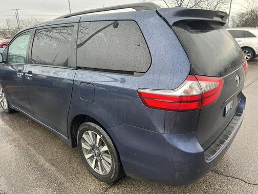 2020 Toyota Sienna XLE