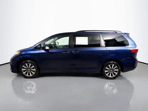 2020 Toyota Sienna XLE