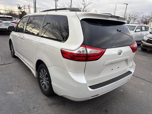 2018 Toyota Sienna XLE