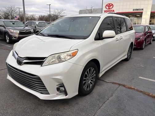 2018 Toyota Sienna XLE