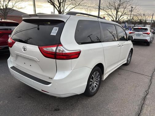 2018 Toyota Sienna XLE