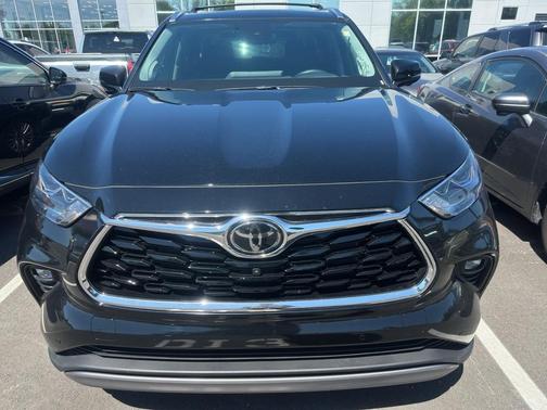 Midnight Black Metallic 2024 Toyota Highlander Platinum
