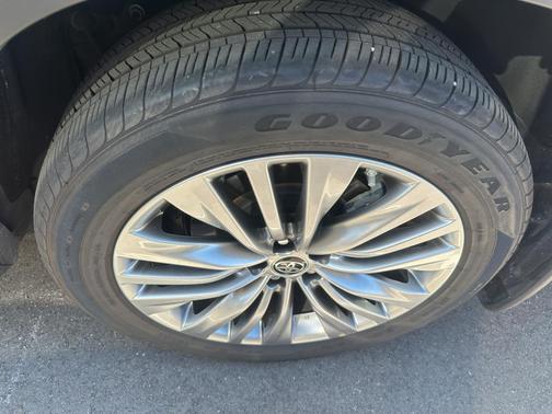Midnight Black Metallic 2024 Toyota Highlander Platinum