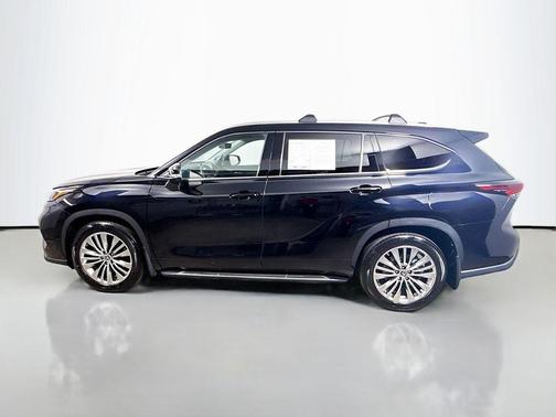 Midnight Black Metallic 2024 Toyota Highlander Platinum