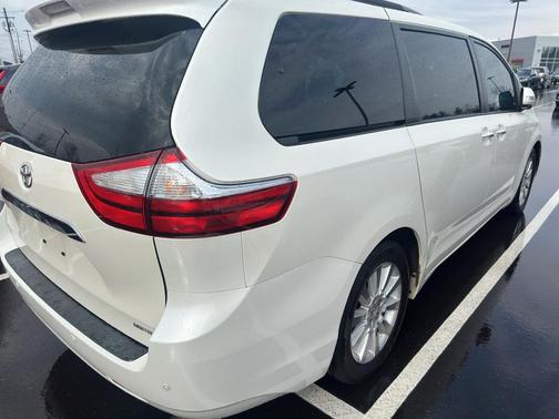 2016 Toyota Sienna Limited Premium