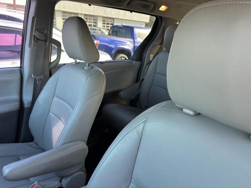 2017 Toyota Sienna LE
