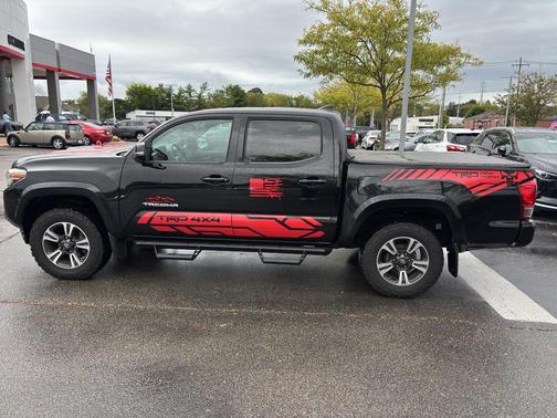 2017 Toyota Tacoma TRD Sport