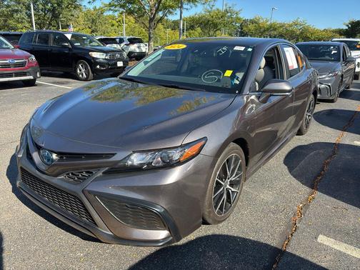 2024 Toyota Camry Hybrid SE