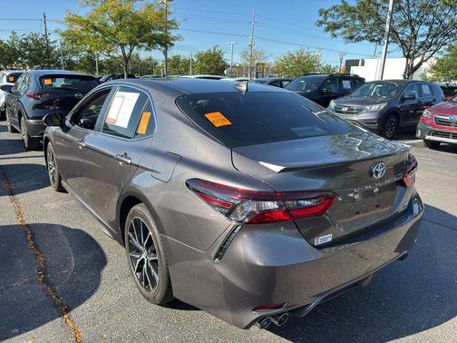 2024 Toyota Camry Hybrid SE