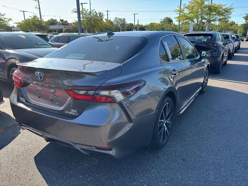 2024 Toyota Camry Hybrid SE